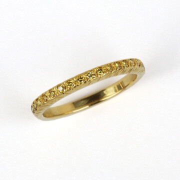 Featured image of this Women’s 18k Yellow Gold Band Ring Yellow Diamonds