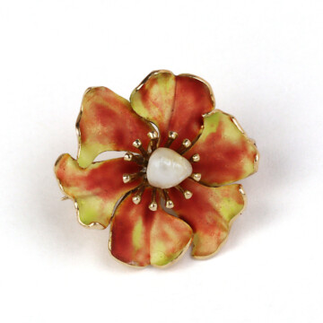 Featured image of this Antique Women’s 10k Yellow Gold, Natural Pearl Pansy Flower Brooch