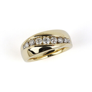 Featured image of this Men’s 14k Yellow Gold Ring with Diamonds