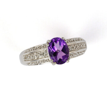 Featured image of this Women’s 14k White Gold Ring with Diamond & Amethyst