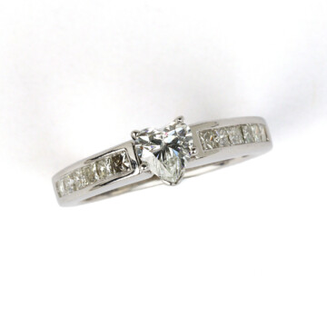 Featured image of this Women’s 14k White Gold Ring with Diamond