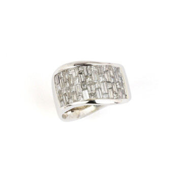 Featured image of this Women’s 14k White Gold Diamond Curved Ring