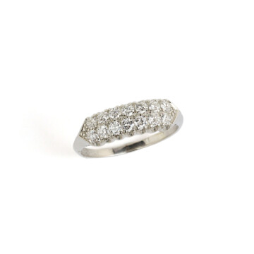 Featured image of this Women’s Platinum Diamond Ring