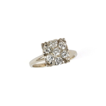 Featured image of this Women’s Vintage 18k White Gold Diamond Ring