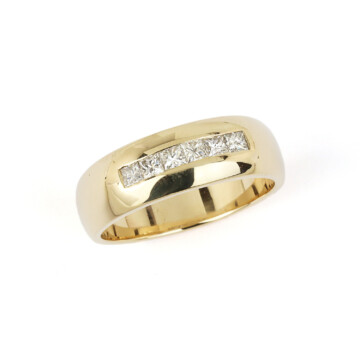 Featured image of this Men’s 14k Yellow Gold, Diamond Band Ring