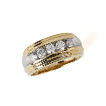 Featured image of this Men’s 14k Yellow Gold Diamond Ring