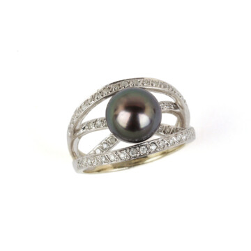 Featured image of this Women’s 14k White Gold Diamond, Pearl Ring