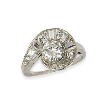 Featured image of this Vintage Women’s Platinum Diamond Ring EGL Cert.
