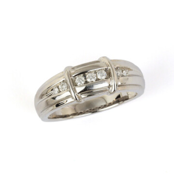 Featured image of this Men’s 14k White Gold Diamond Ring