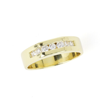 Featured image of this Men’s 18k Yellow Gold Diamond Ring