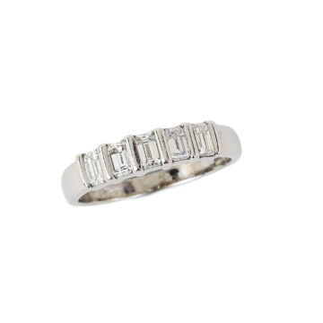 Featured image of this Women’s 18k White Gold Diamond Ring