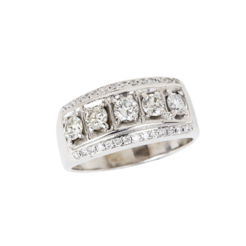Featured image of this Men’s 14k White Gold Diamond Ring