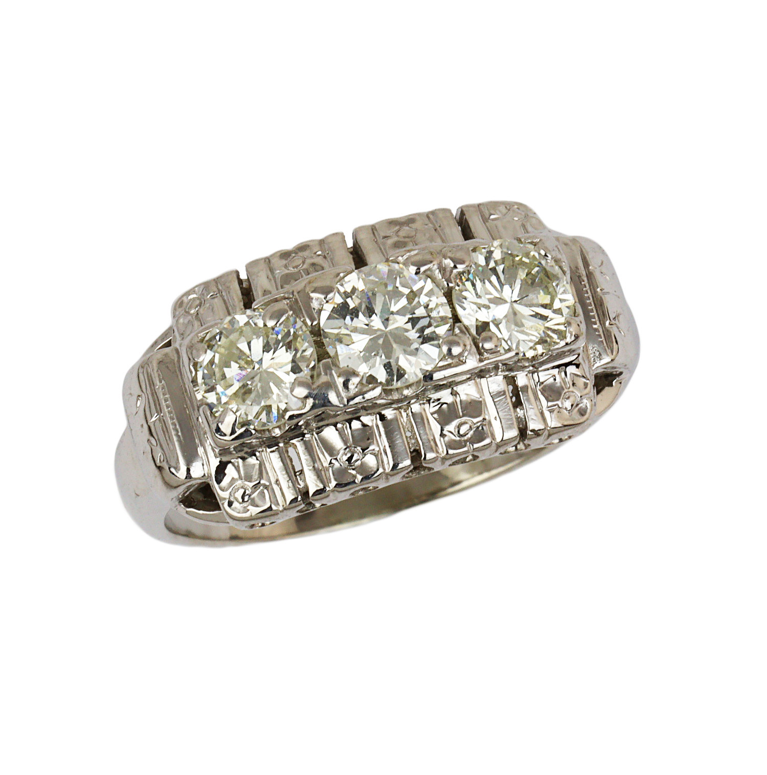 Featured image of this Women’s 18k White Gold Diamond Ring EGL cert.
