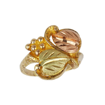 Featured image of this Women’s 10k Black Hills Gold Ring