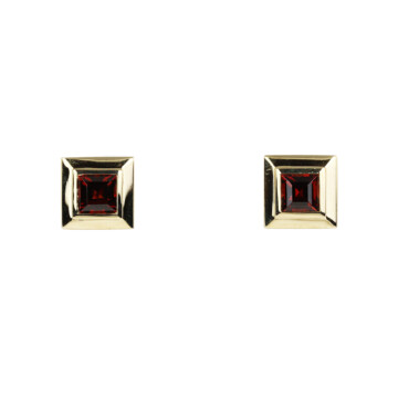 Featured image of this Women’s 14k Yellow Gold Garnet Stud Earrings