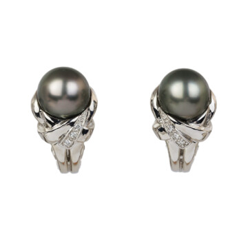 Featured image of this Women’s 18k White Gold Diamond, Pearl Hoop Earrings