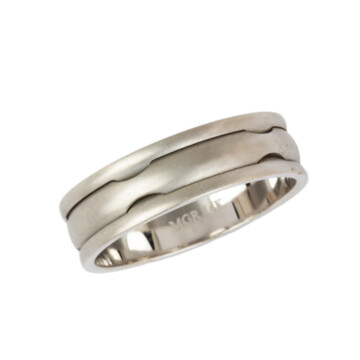 Featured image of this Men’s 14k White Gold Band Ring