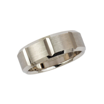 Featured image of this Men’s 14k White Gold Band Ring