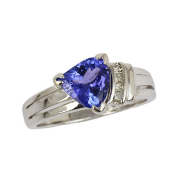 Featured image of this Women’s 18k White Gold Diamond, Tanzanite Ring