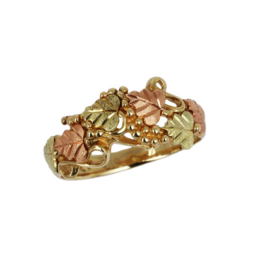 Featured image of this Women’s 10k Black Hills Gold Ring