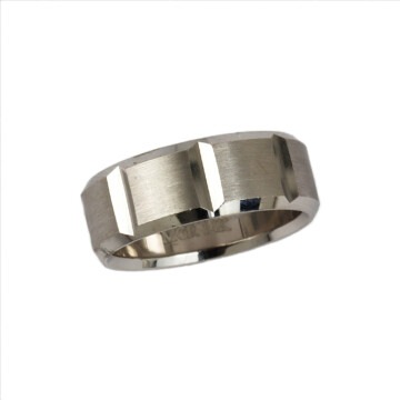 Featured image of this Unisex 14k White Gold Band Ring