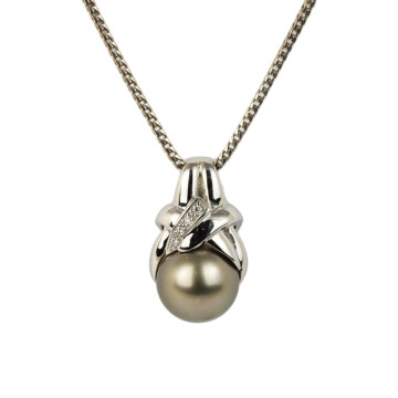 Featured image of this Women’s 14k White Gold Diamond, Pearl Necklace