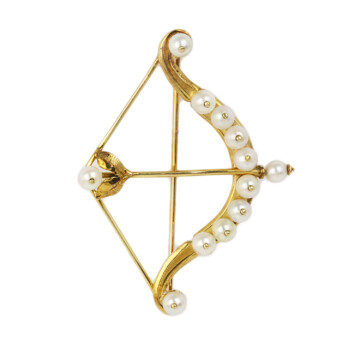 Featured image of this Women’s 10k Yellow Gold Pearl Crossbow Brooch