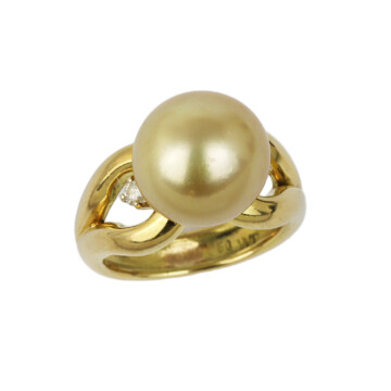 Featured image of this Women’s 18k Yellow Gold Diamond, South Sea Pearl Ring