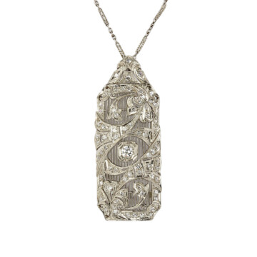 Featured image of this Vintage Women’s Platinum Diamond Necklace