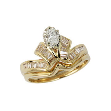 Featured image of this Women’s 18k Yellow Gold Diamond Bridal Ring Set