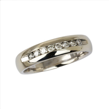 Featured image of this Men’s 14k White Gold Diamond Band Ring