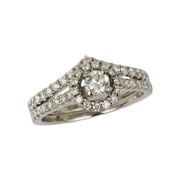 Featured image of this Women’s Platinum Diamond Bridal Ring Set