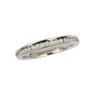 Featured image of this Women’s Platinum Diamond Band Ring