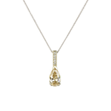 Featured image of this Women’s 18k White Gold Diamond Necklace EGL Cert