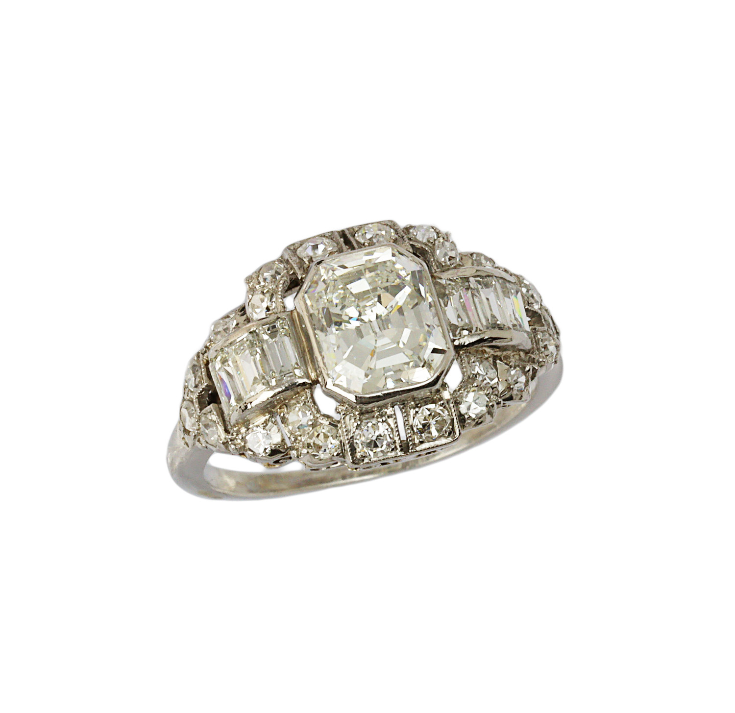 Featured image of this Vintage Women’s Platinum Diamond Bridal Ring EGL Cert
