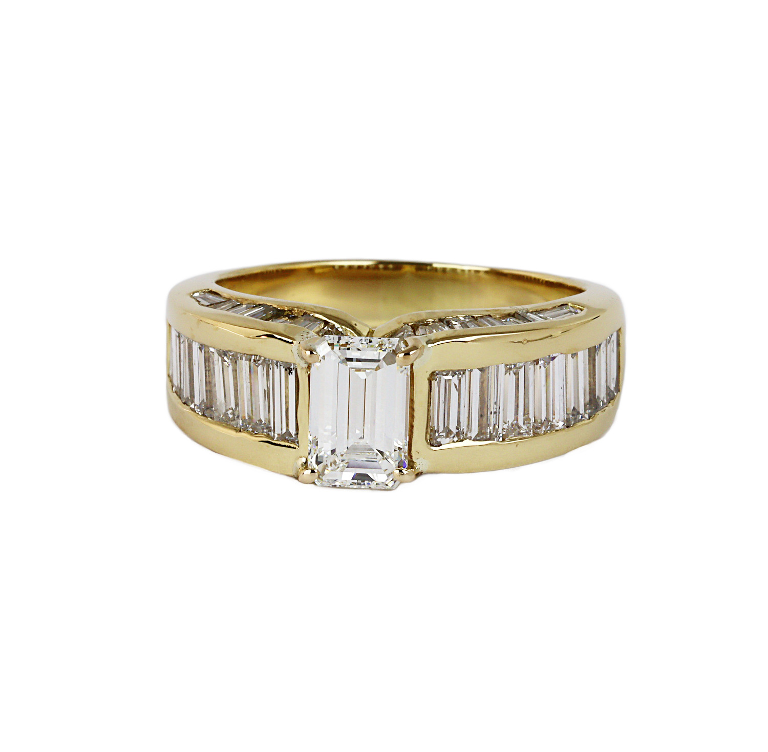 Gallery image of this Women’s 18k Yellow Gold Diamond Ring EGL Cert