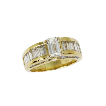 Featured image of this Women’s 18k Yellow Gold Diamond Ring EGL Cert