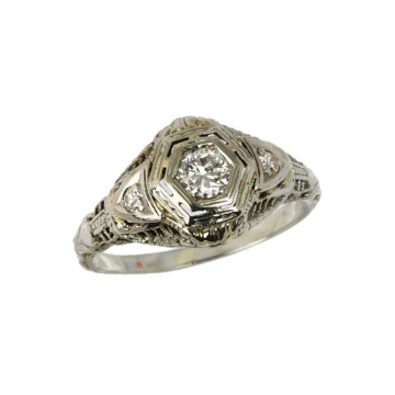 Featured image of this Women’s Vintage 18k White Gold Diamond Ring Size 6.5