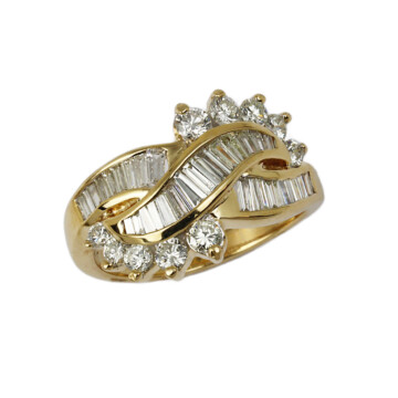 Featured image of this Women’s 14k Yellow Gold Diamond Ring Size 6.5
