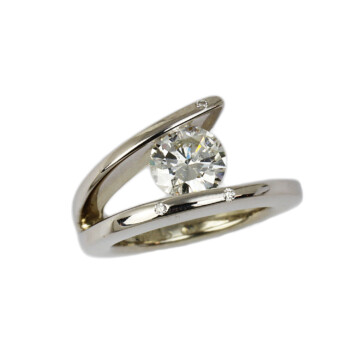 Featured image of this Women’s 14k White Gold Diamond Ring Size 4.75