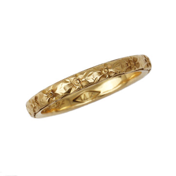 Featured image of this Antique Women’s 14k Yellow Gold Flowers Band Ring Size 7