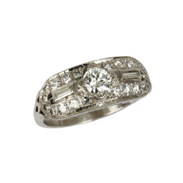 Featured image of this Vintage Women’s Platinum Diamond Ring Size 6.5