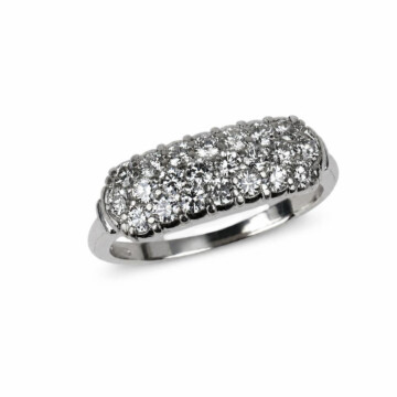 Featured image of this Women’s Vintage Platinum Diamond Ring Size 6.25