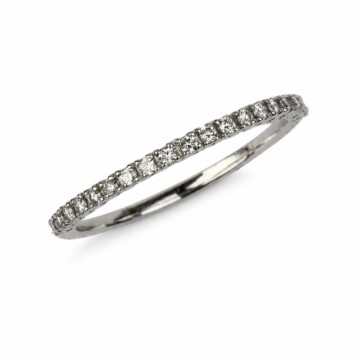 Featured image of this Women’s Platinum Diamond Ring Size 6.5