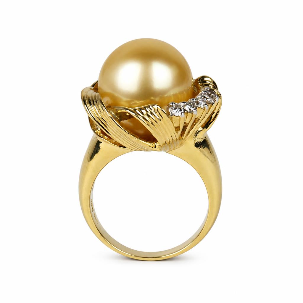 Gallery image of this Women’s 14k Yellow Gold, South Sea Pearl, Diamond Ring Size 6.5