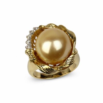 Featured image of this Women’s 14k Yellow Gold, South Sea Pearl, Diamond Ring Size 6.5