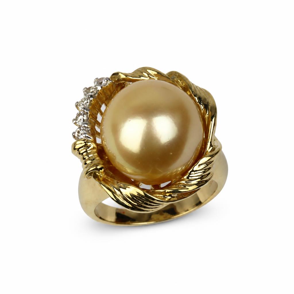 Featured image of this Women’s 14k Yellow Gold, South Sea Pearl, Diamond Ring Size 6.5