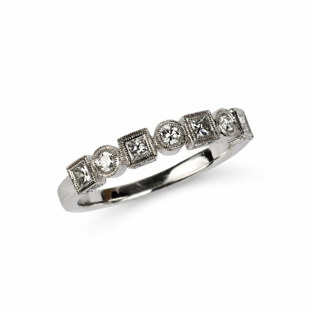 Featured image of this Women’s 14k White Gold Ring with 0.14ct TDW Diamond Size 6.5