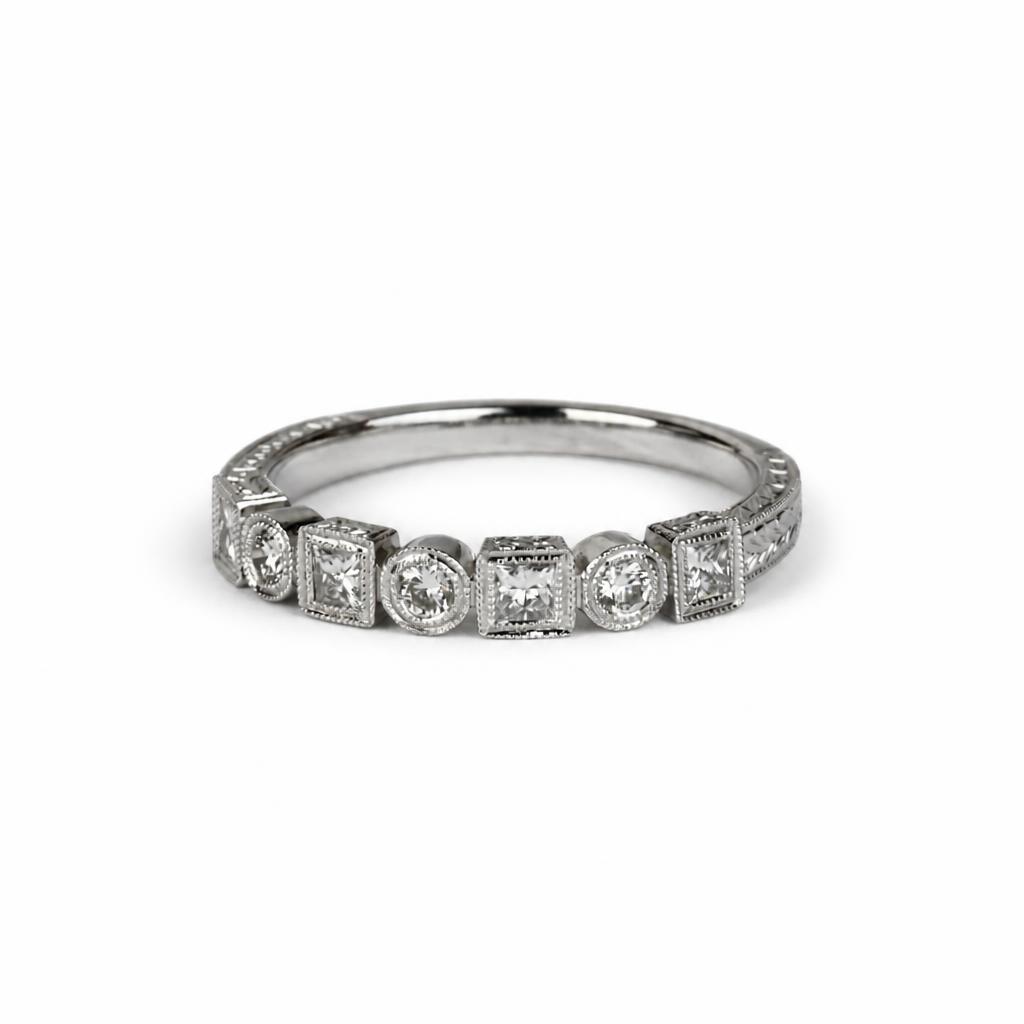 Gallery image of this Women’s 14k White Gold Ring with 0.14ct TDW Diamond Size 6.5