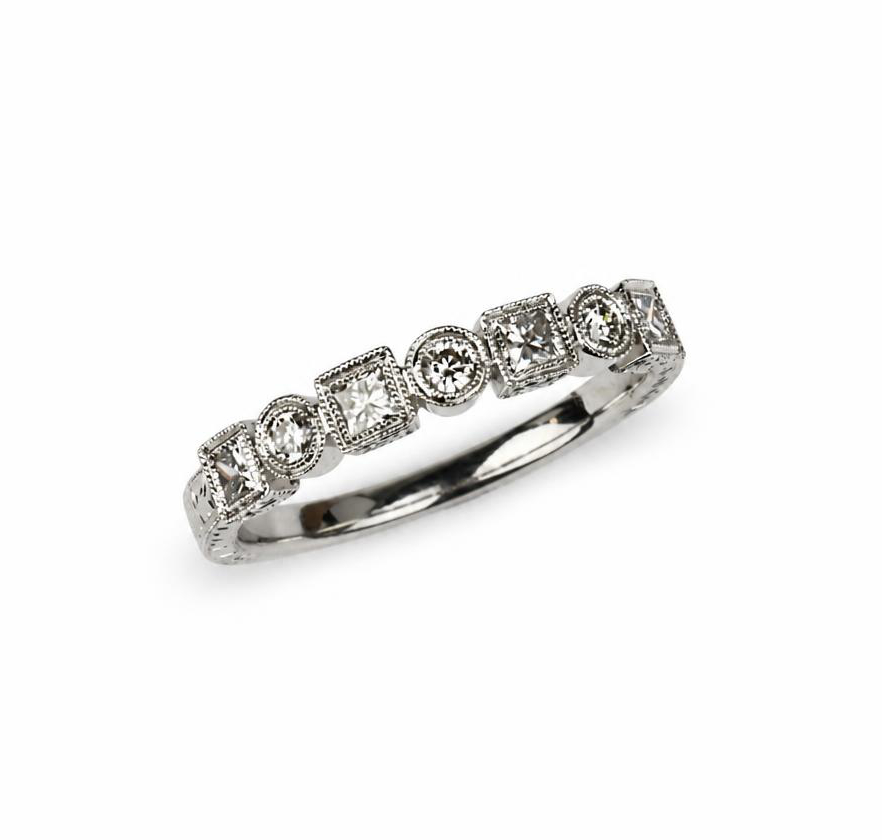 Featured image of this Women’s 14k White Gold Ring with 0.14ct TDW Diamond Size 6.5